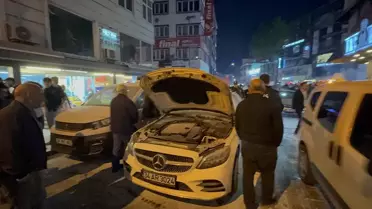 Küçükçekmece'de Havai Fişekle Araç Yangını