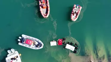 Pertek'te Ata'ya Saygı Dalışı