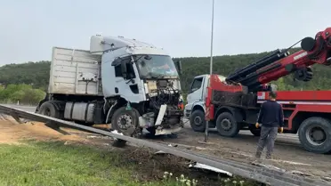 Bolu'da TIR Kazası: Şoför Yaralandı