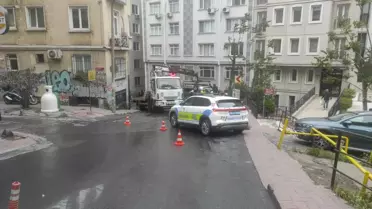 Beyoğlu'nda Takla Atan Araç Yaya Kurtardı