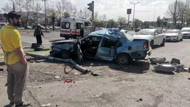 Kayseri'de Otomobil-Kamyonet Kazası