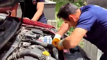Hatay'da Mahsur Kalan Yavru Kedi İtfaiye Ekiplerini Gülümsetti