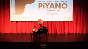 Büyükçekmece'de Genç Piyanistler Yeteneklerini Sergiledi