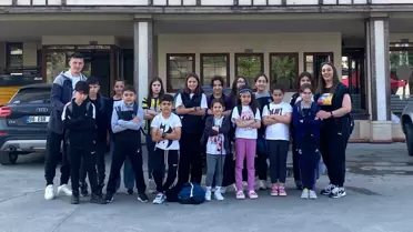 Çayırova Belediyesi Yüzme Takımı Rize'de 35 Madalya Kazandı