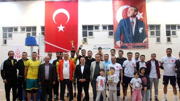 Dinar'da Kurumlar Arası Voleybol Turnuvası Tamamlandı