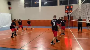 Tavşanlı'da Öğretmenler Arası Voleybol Heyecanı