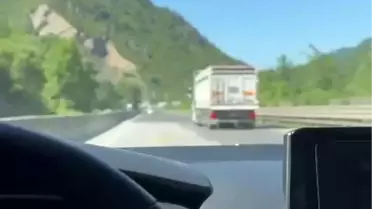 Geyve'de Tırın Hızı Otomobili Geride Bıraktı