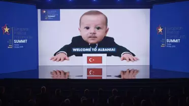 Zirve Açılışında Yapay Zeka Sürprizi
