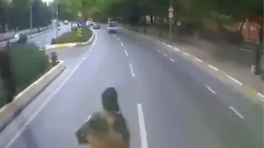 Esenyurt'ta Kırmızı Işıkta Tehlikeli Anlar