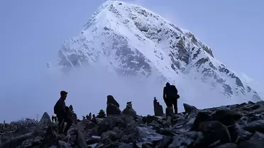 Hint dağcı Everest Dağı'nın zirvesinde hayatını kaybetti