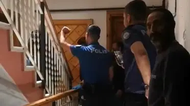 Sokak Köpekleriyle Yaşayan Kadın Evinde Tahliye Edildi