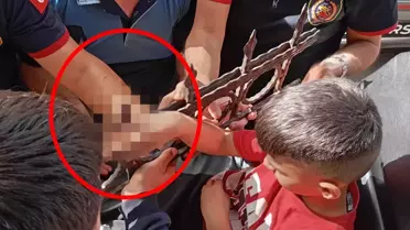 Cizre'de Çocuk Kazası: Eli Demire Saplandı