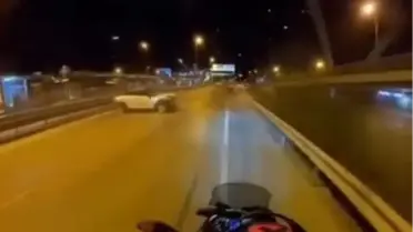 Kadıköy'de Otomobil Kazası: 2 Yaralı