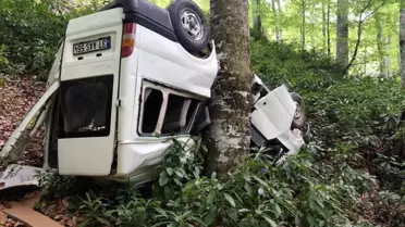 Kastamonu'da Minibüs Uçuruma Yuvarlandı