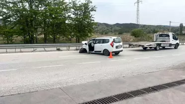 Tosya'da Otomobil Tıra Çarptı