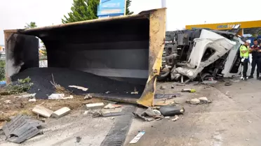 Gazipaşa'da Asfalt Yüklü Kamyon Kaza Yaptı