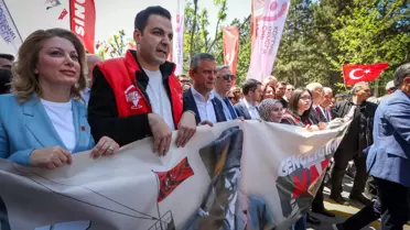 Özgür Özel'den Demokrasi Vurgusu