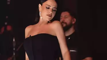Ablasının ölümüyle sarsılan Simge Sağın, sahnede zor anlar yaşadı