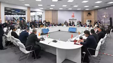 Bakan Tunç St. Petersburg Forumu'nda