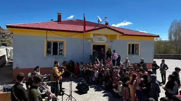 Köy Okullarında Müzik Neşesi