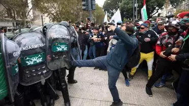 Arjantin'de Emekli Maaşları İçin Protesto