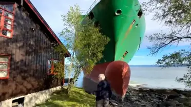 Norveç'te Bahçeye Gemi Oturdu