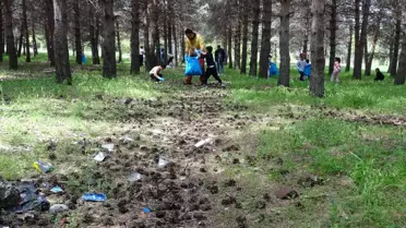 Anaokulu Öğrencileri Çevre Temizliği Yaptı
