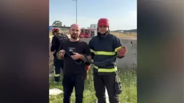 Osmaniye'de Bahçeye Giren Yılanı Yakalayan İtfaiyeci Su İkram Etti