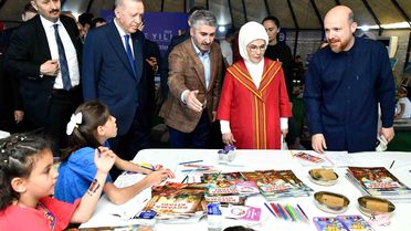 Bakan Yardımcısı Zafer Tarıkdaroğlu, Cumhurbaşkanı Erdoğan'a Etnospor Festivali'nde eşlik etti