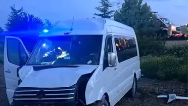 Afyonkarahisar'da Minibüs Devrildi, 6 Yaralı