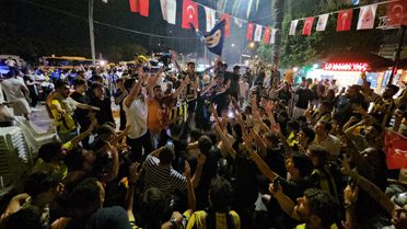 Fenerbahçe Beko Şampiyonluğunu Adana'da Kutladı