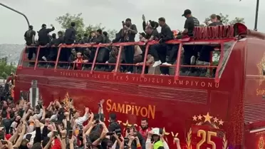 Osimhen'den Boniface'e üstü açık otobüste mesaj: Bu kulüp çok büyük