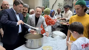 Bakan Tunç Amsterdam'da Aşure Dağıttı
