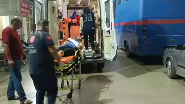 Adana'da Motosiklet Devrildi: İki Yaralı
