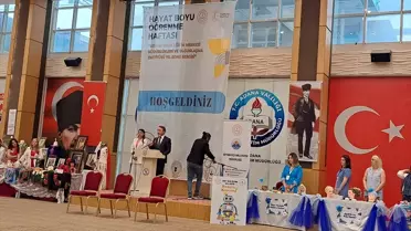 Adana'da 'Hayat Boyu Öğrenme Şenliği' düzenledi