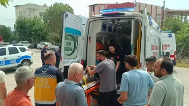 Kozan'da Otomobil-Traktör Çarpıştı