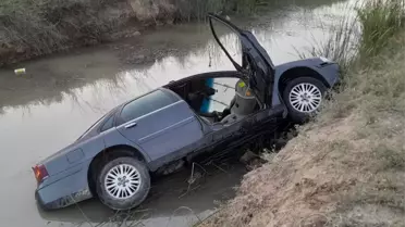 Yumurtalık'ta Sulama Kanalına Devrilen Araçta Sürücü Yaralandı