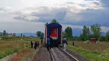 Tren Minibüse Çarptı, Sürücü Yaralandı