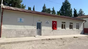 Afyonkarahisar'da kamu binalarına 'Terörsüz Türkiye'ye destek için Türk bayrakları asıldı