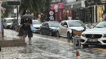 Afyonkarahisar'da Sağanak Yağış Trafiği Olumsuz Etkiledi