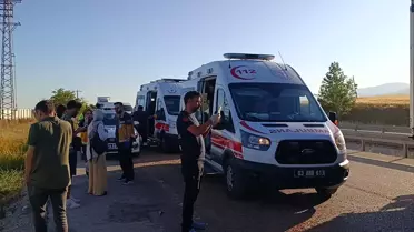 Yolcu Otobüsü Tıra Çarptı: 24 Yaralı