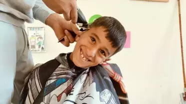 Tutak'ta Kuaförlerden Çocuklara Tıraş Hizmeti