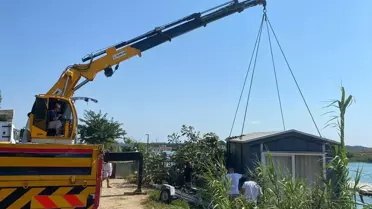 Aksu'da Kaçak Konteyner Yapılar Kaldırıldı
