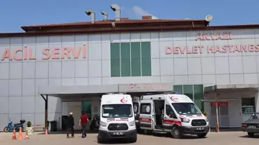Akyazı'da Tarım Aracı Devrildi: 2 Yaralı