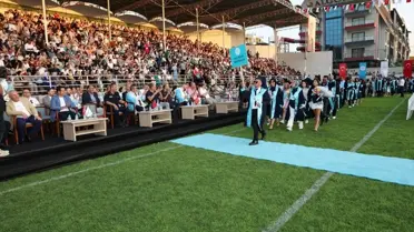ALKÜ'de Mezuniyet Coşkusu