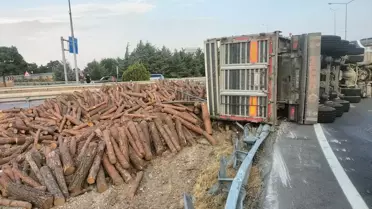 Merzifon'da Tır Devrildi, Sürücü Yaralandı