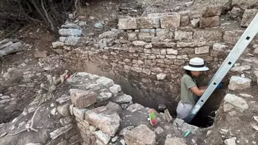 Amos Antik Tiyatrosu'ndaki Kazılar Devam Ediyor