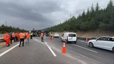 Bolu Dağı Tüneli'nde Kamyon Devrildi