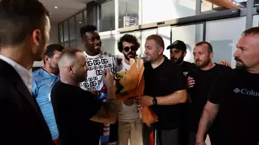 Onana Trabzon'da Coşkuyla Karşılandı