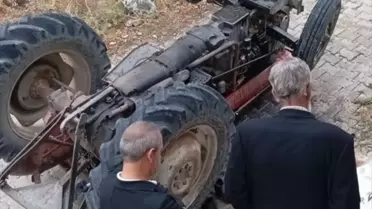 Traktör Devrildi, Sürücü Hayatını Kaybetti